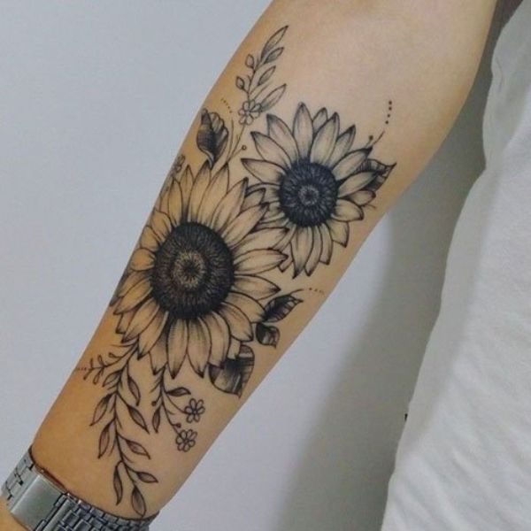 Tattoo hoa hướng dương trắng đen