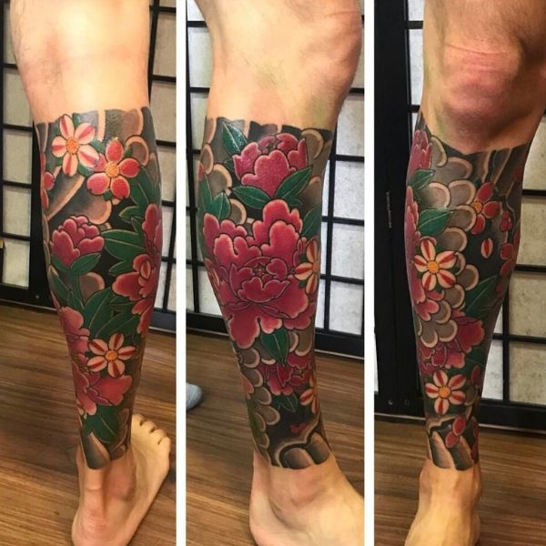 Tattoo hoa kiểu mẫu đơn bắp chân