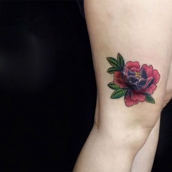 Tattoo hoa mẫu đơn ở chân