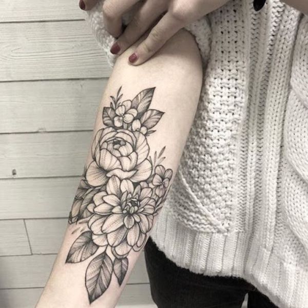 Tattoo hoa hoa mẫu đơn ở tay