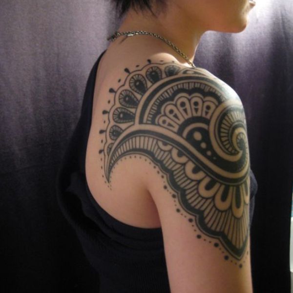 Tattoo hoa văn cho nữ bắp tay