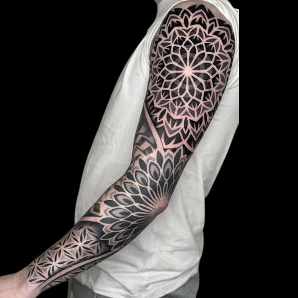 Tattoo hoa văn bắp tay đẹp chất