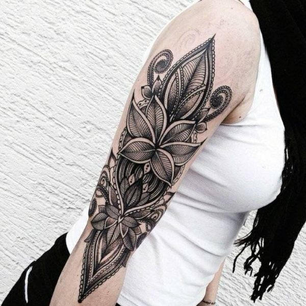 Tattoo hoa văn bắp tay nữ