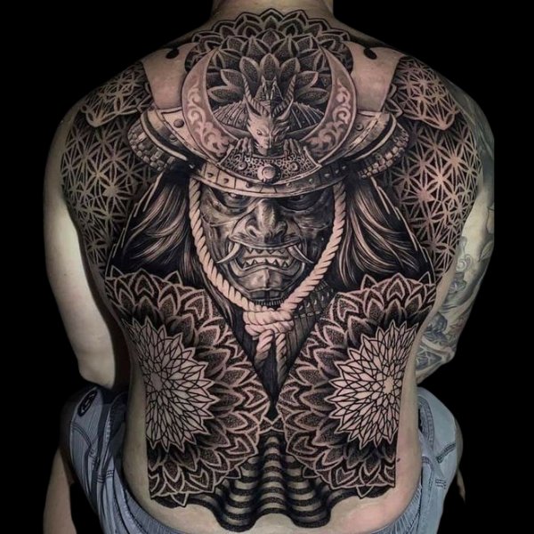 Tattoo hoa văn mặt quỷ samurai kín lưng
