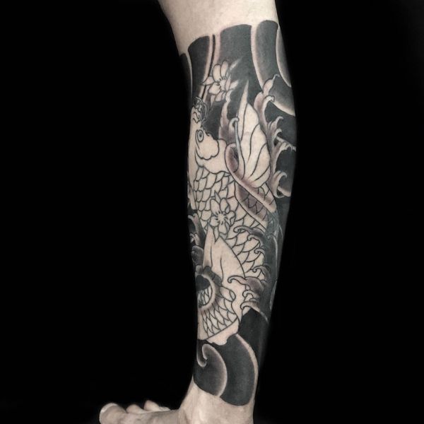 Tattoo kín bắp chân