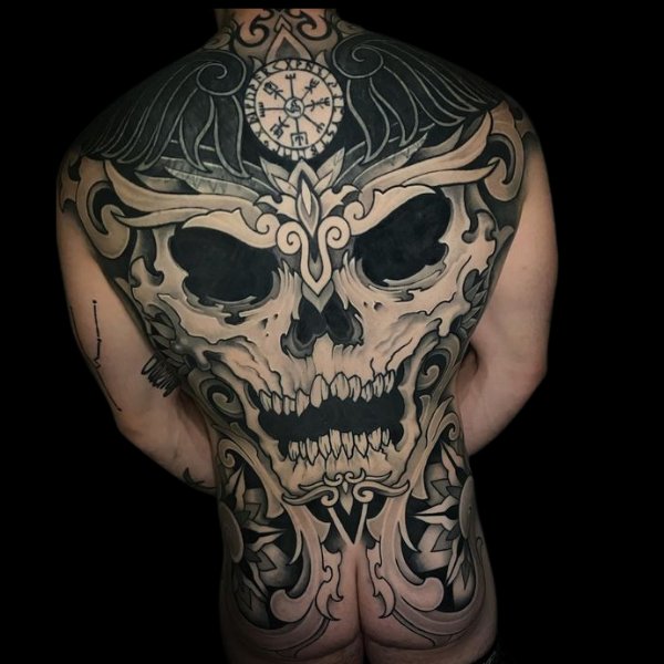 Tattoo mặt quỷ đầu lâu đẹp kín lưng