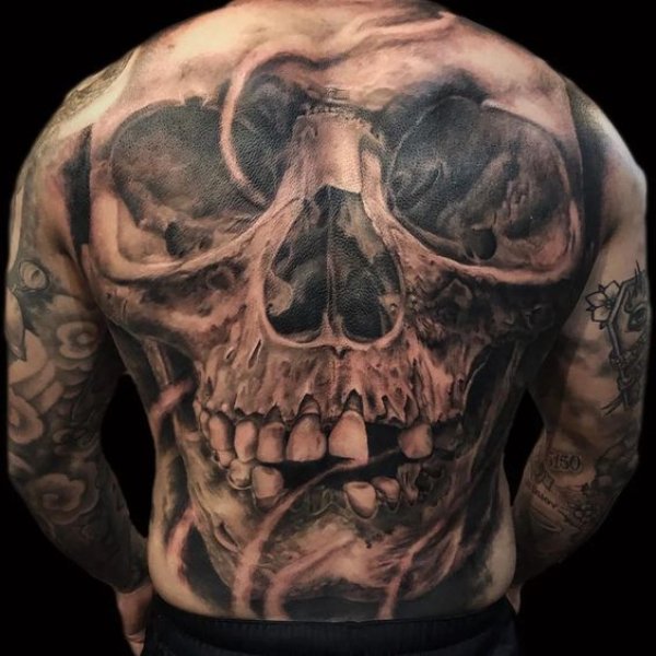 Tattoo mặt quỷ đầu lâu đáng sợ kín lưng