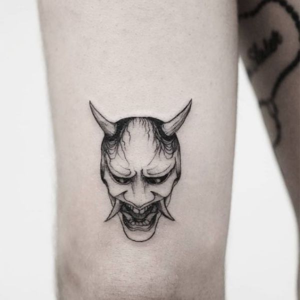 Tattoo mặt quỷ đơn giản