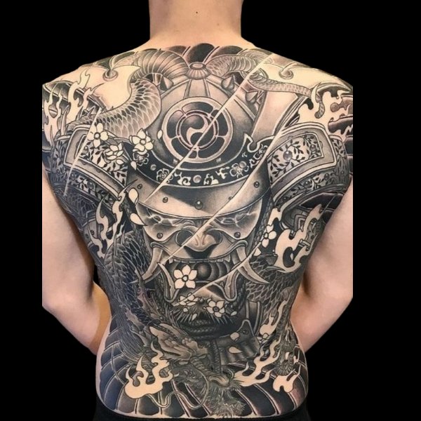 Tattoo mặt quỷ samurai nhật cổ kín lưng