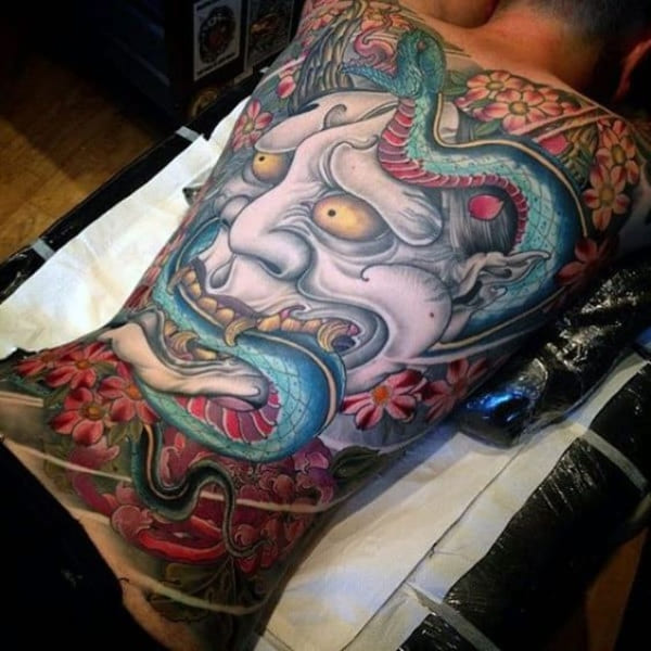  Tattoo mặt quỷ trắng kín lưng