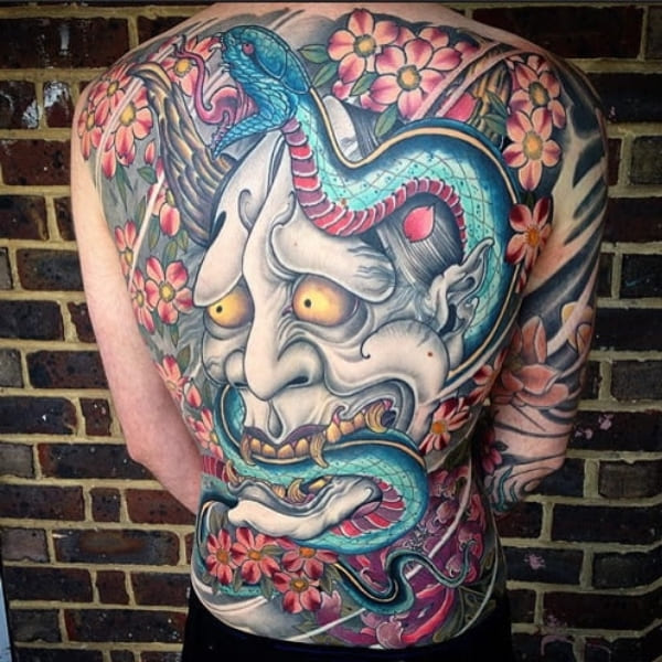  Tattoo mặt quỷ và rắn kín lưng