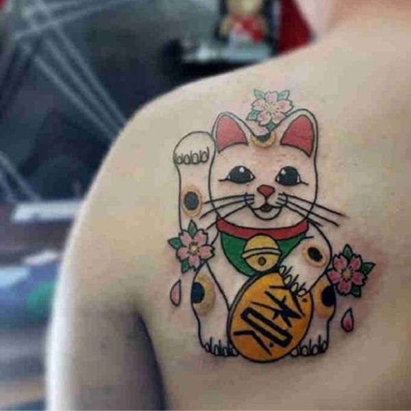 Tattoo mèo thần tài mini bẫy vai