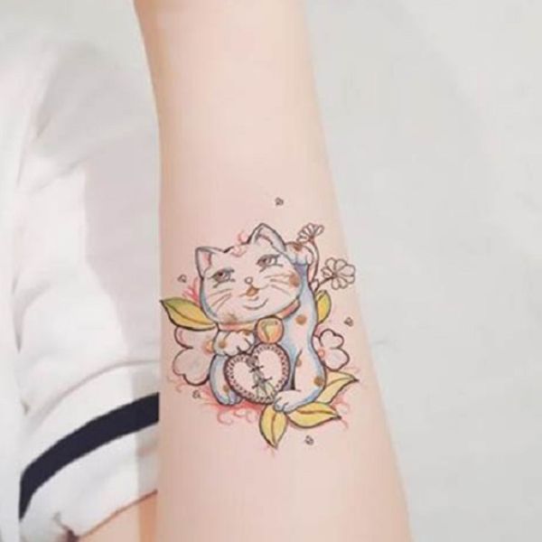 Tattoo mèo thần tài mini cánh tay xinh tươi mang đến nữ