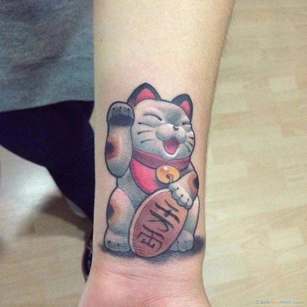 Tattoo mèo thần tài mini cổ tay
