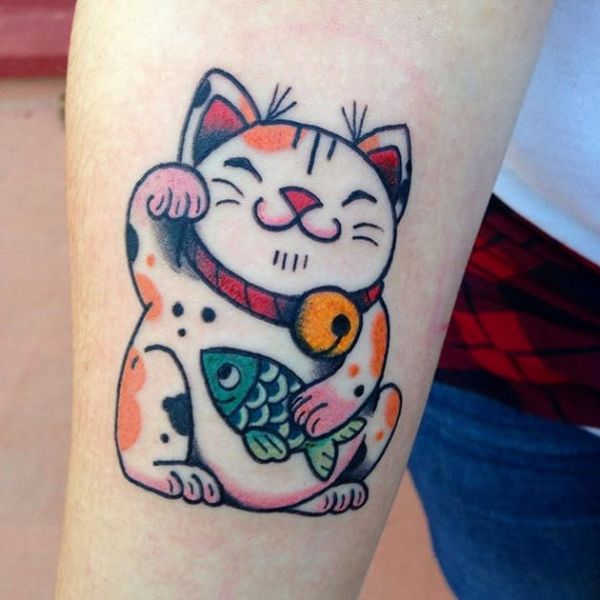 Tattoo mèo thần tài mini ở tay
