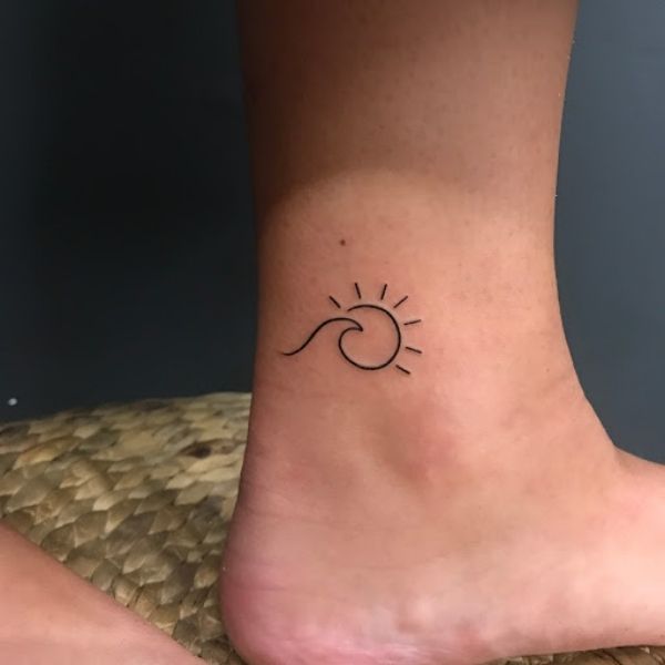 Tattoo mini ở cô chân