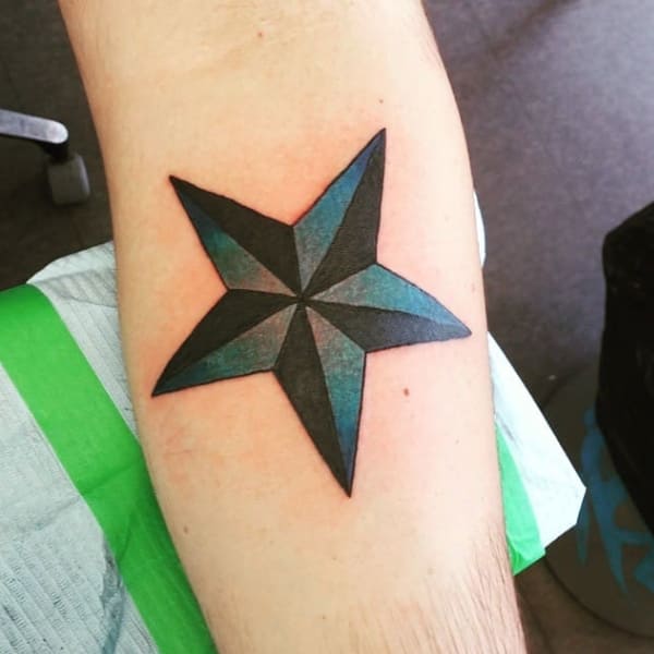 Tattoo ngôi sao may mắn