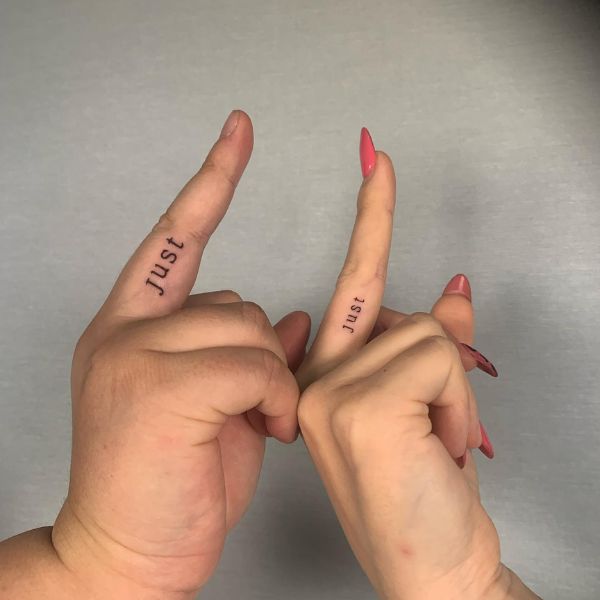 Tattoo ngón tay cặp đôi đáng yêu