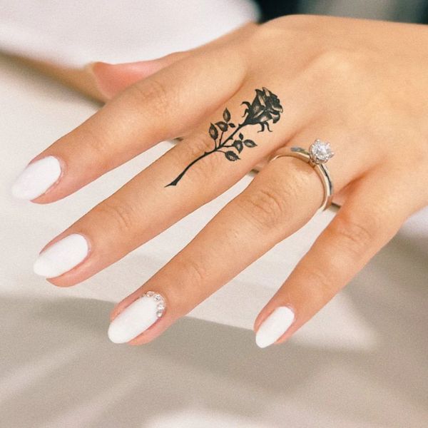 Tattoo ngón tay đẹp cho nữ