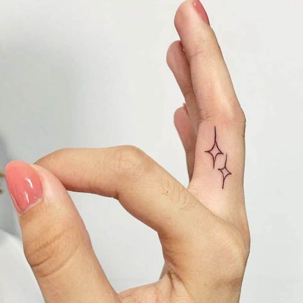 Tattoo ngón tay lấp lánh