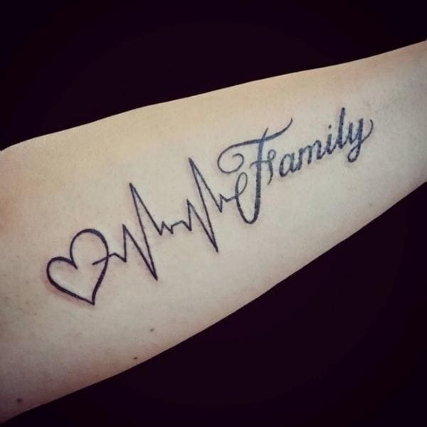 Tattoo nhịp tim chữ family
