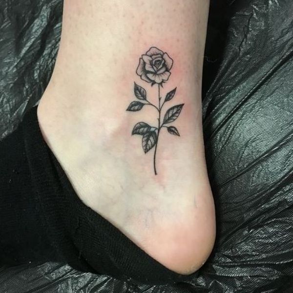 Tattoo ở bắp chân cho nữ