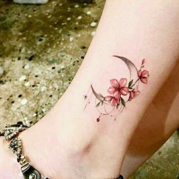 Tattoo ở chân cho nữ