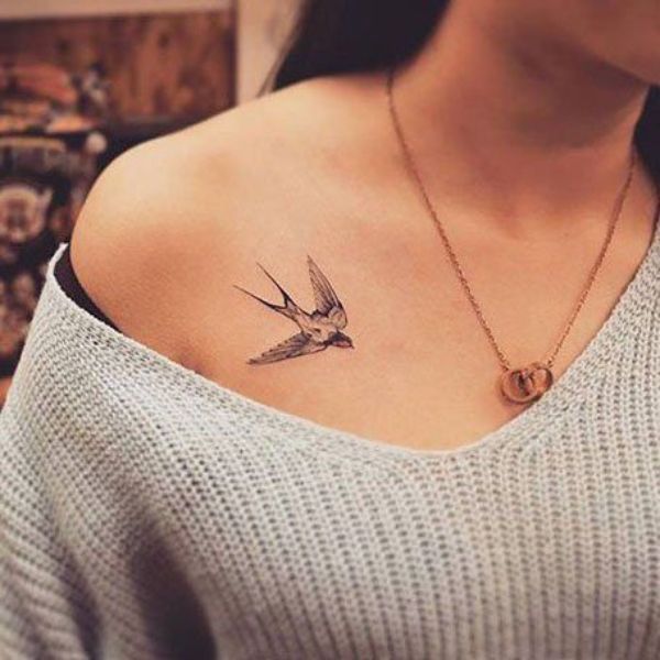 Tattoo ở ngực cho tới phái nữ chim én