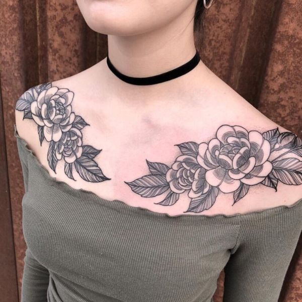 Tattoo ở ngực cho tới phái đẹp hoả hồng đẹp