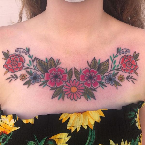 Tattoo ở ngực mang đến phái nữ hoả hồng đỏ lòe đẹp