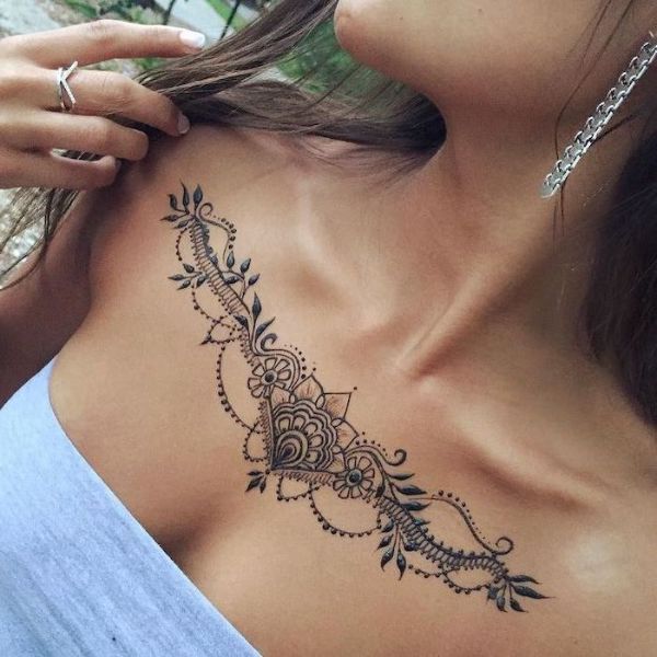 Tattoo ở ngực mang đến phái nữ hoa văn