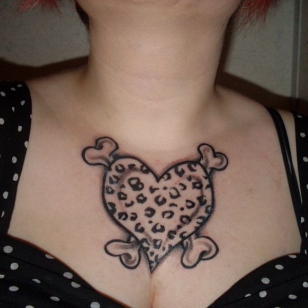 Tattoo ở ngực cho tới phái nữ trái khoáy tim