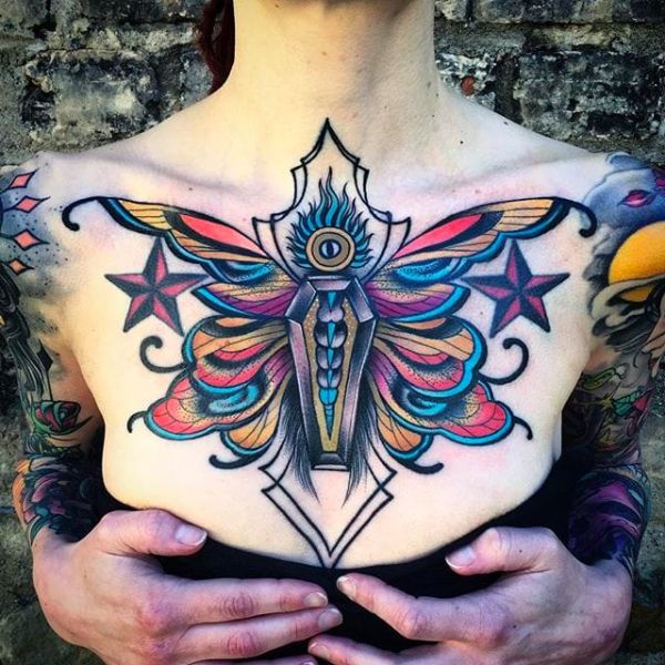 Tattoo ở ngực phái nữ con cái bướm chúa