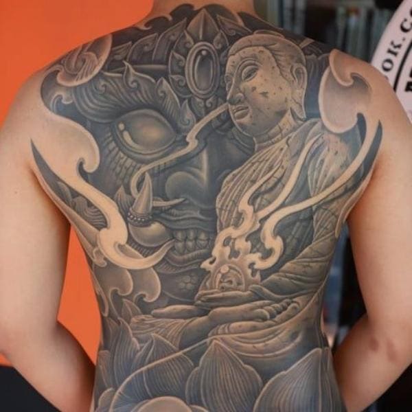 Tattoo phật quỷ kín lưng