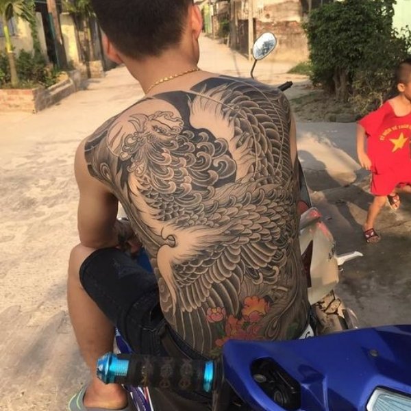 Tattoo phượng hoàng kín lưng cực đẹp