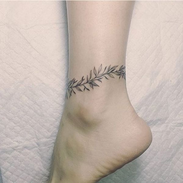 Tattoo hấp dẫn mang lại phái đẹp cổ chân