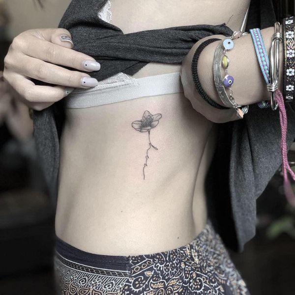Tattoo hấp dẫn mang lại phái nữ đơn giản