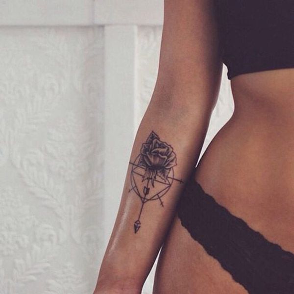 Tattoo quyến rũ cho nữ hoa cánh tay