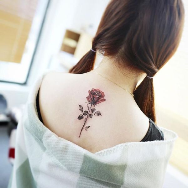 Tattoo hấp dẫn mang lại phái nữ sống lưng dễ dàng thương