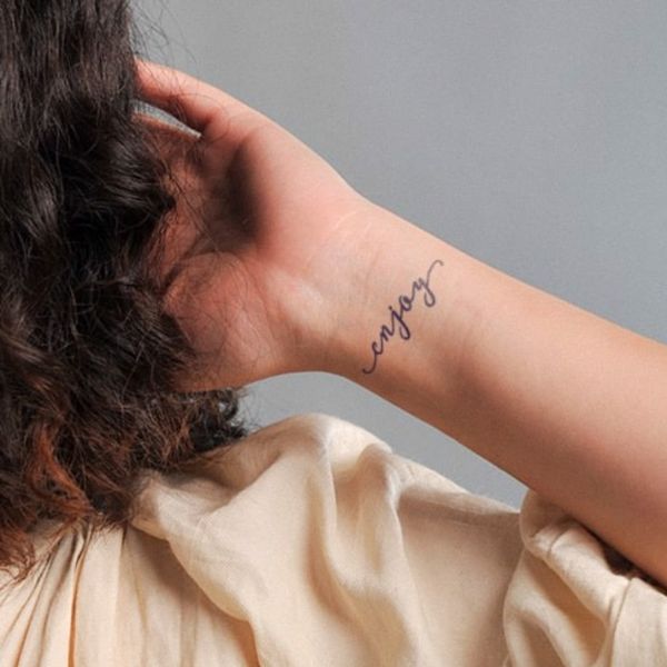Tattoo quyến rũ cho nữ ở cổ tay