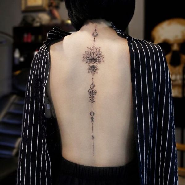 Tattoo quyến rũ cho nữ ở lưng