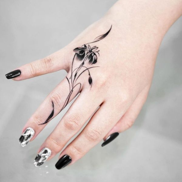 Tattoo quyến rũ cho nữ ở ngón tay
