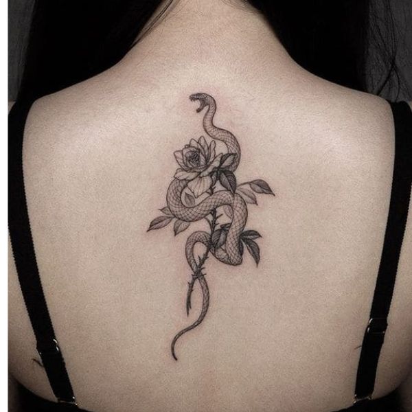 Tattoo quyến rũ cho nữ rắn và hoa