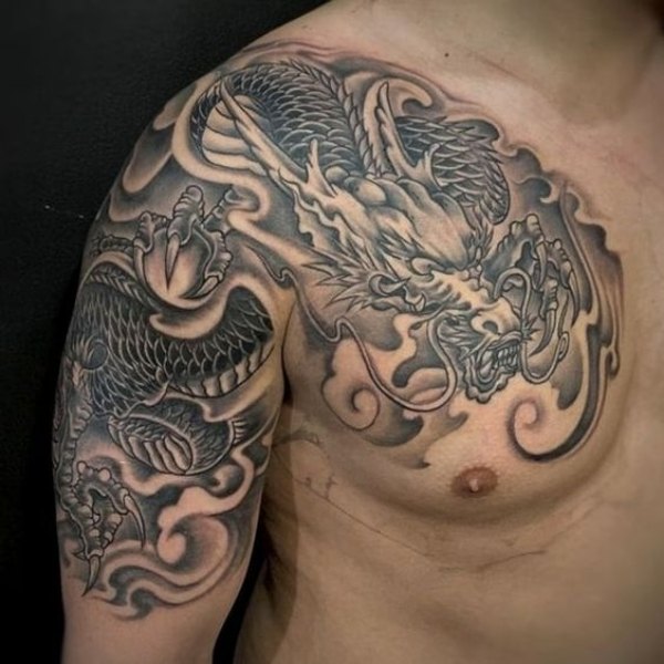 Tattoo rồng cưỡi mây vắt vai