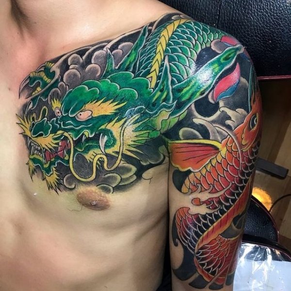 Tattoo rồng và cá chép vắt vai