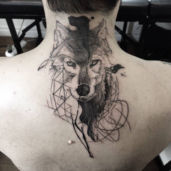 Tattoo sau gáy chó sói