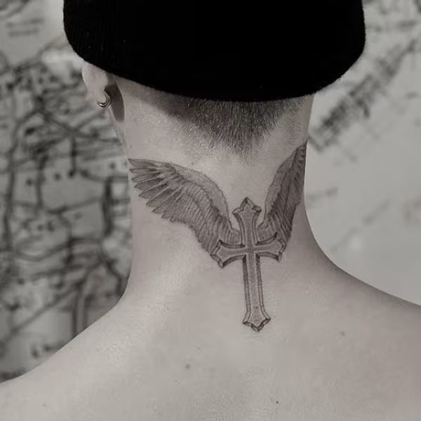 Tattoo sau gáy đôi cánh