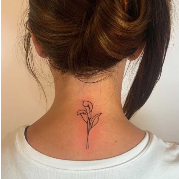Tattoo sau gáy hoa hồng mini