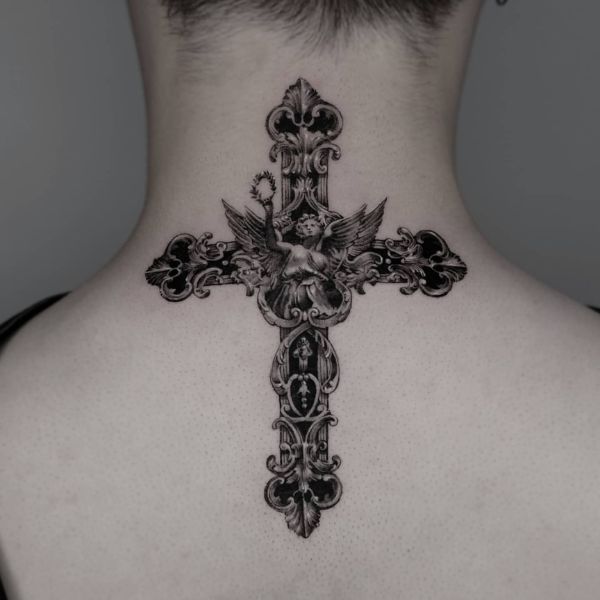 tattoo sau gáy thánh giá đẹp