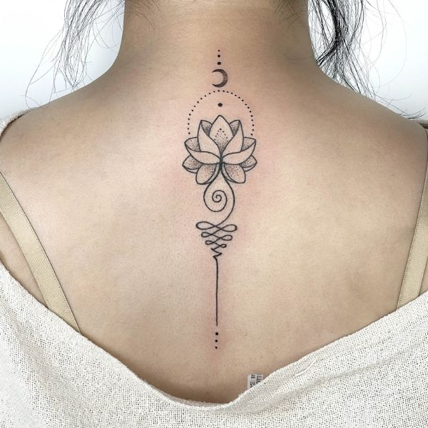 Tattoo sau lưng nữ đẹp